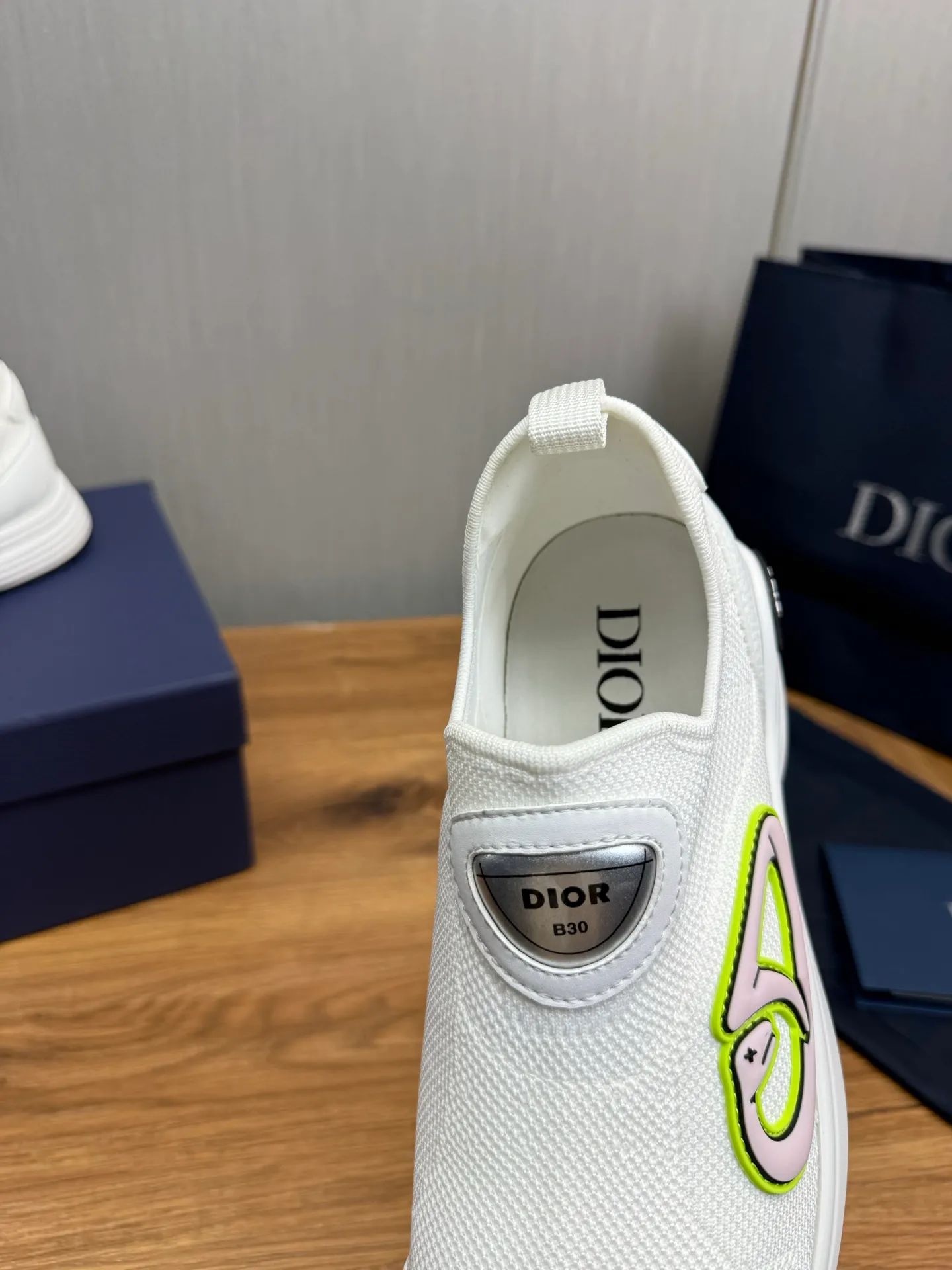 Men's shoes 💰540💰 Dior Dior B30 latest hot model shipped, original 1:1 manufacturing ▪️ Fabric: Original custom fly woven ▪️ Lining: Imported breathable mesh ▪️ Sole: Original molded non-slip outsole ▪️ Size: 38-45 (custom-made 45 non-returnable)